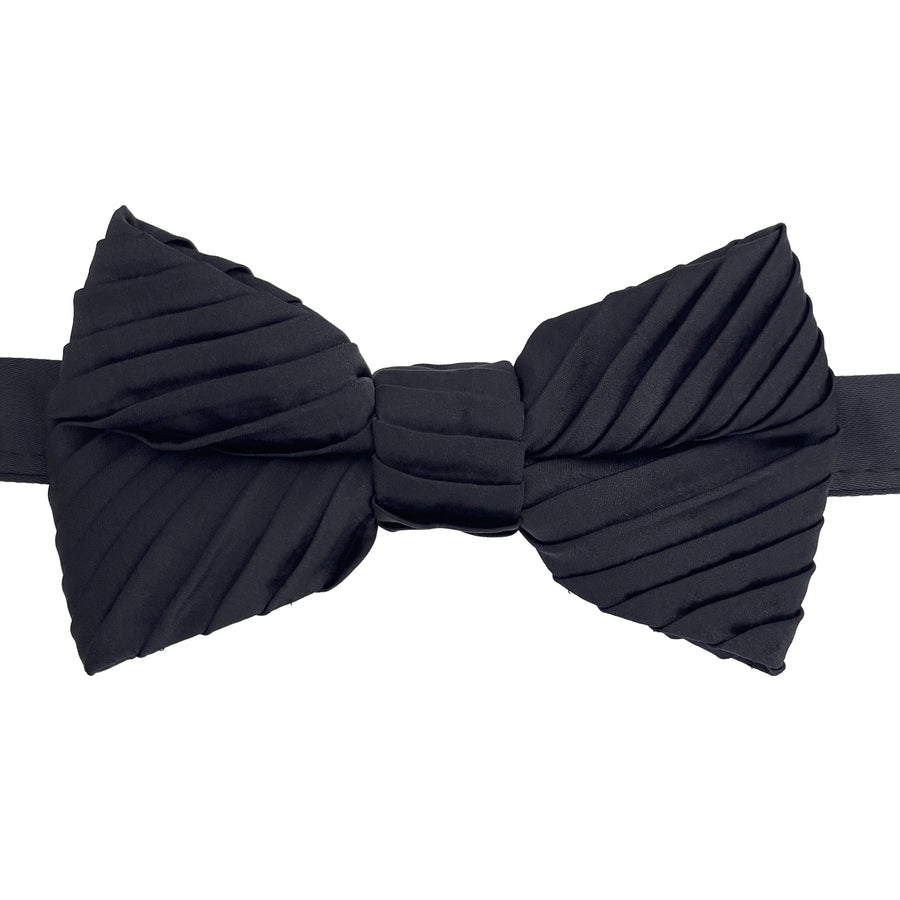 GASSANI 2setový černý slavnostní vintage pánský motýlek řasený, kapesník bílý předskládaný, svatební motýlek fix zavázaný